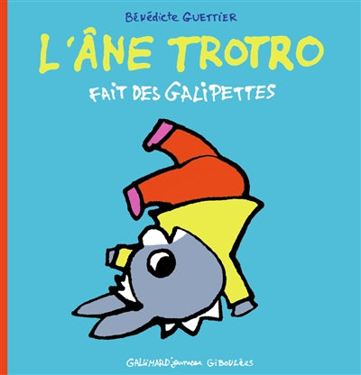 L' âne Trotro fait des galipettes
